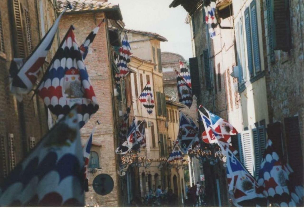 La Casa In Camollia Apartment Siena Bagian luar foto